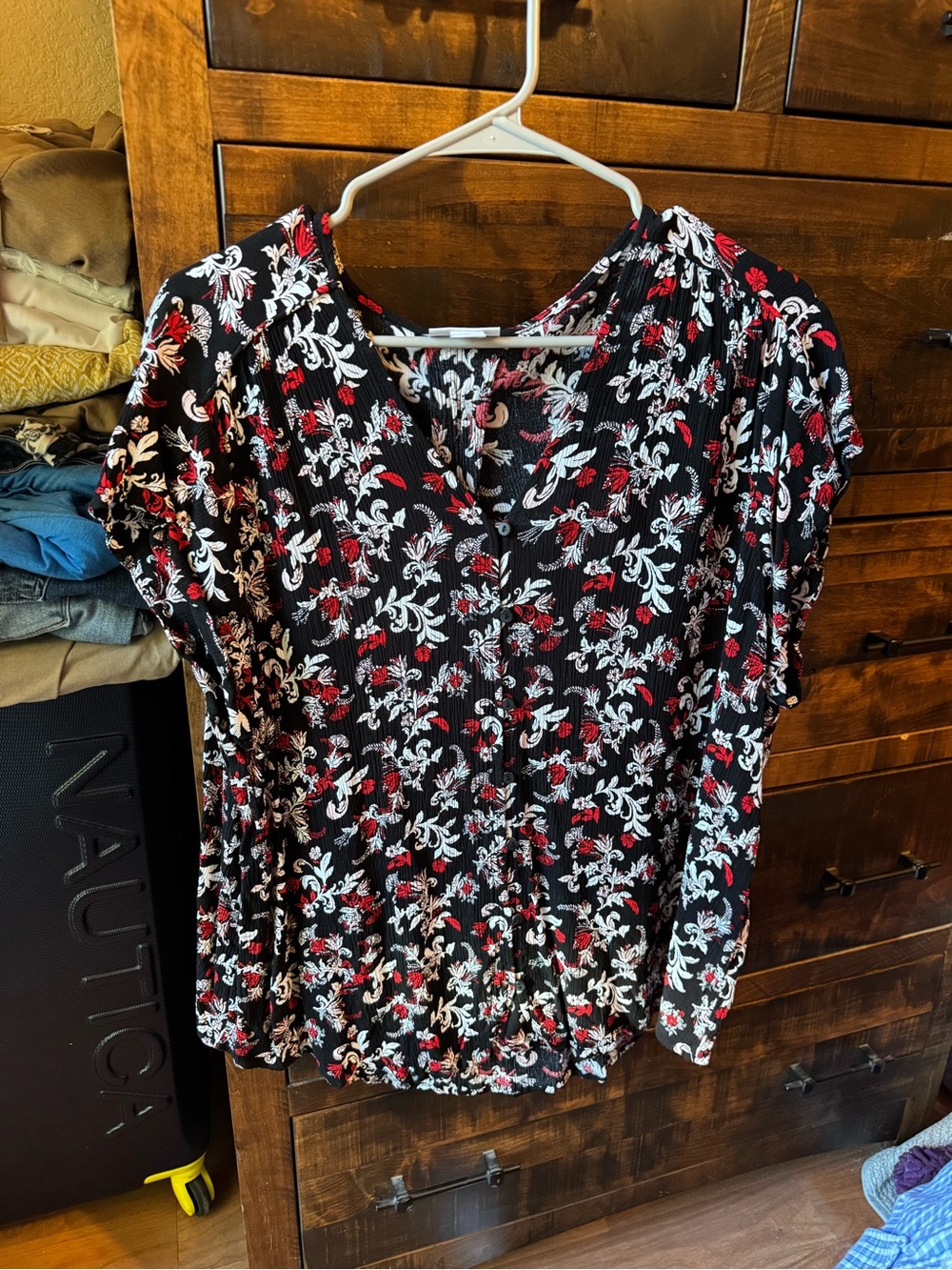 Liz Claiborne Black Floral Button-Front Blouse with Red & White Print